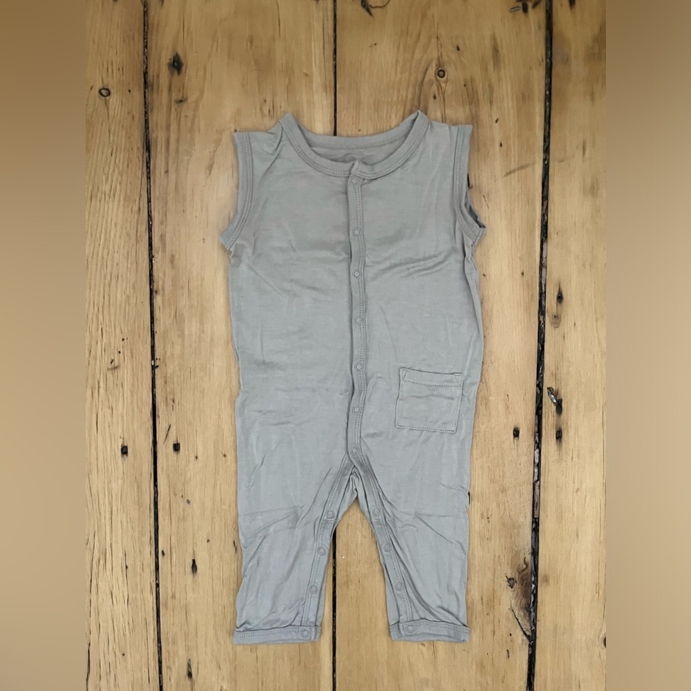 Kyte Baby Khaki Sleeveless Snap Romper 6-12